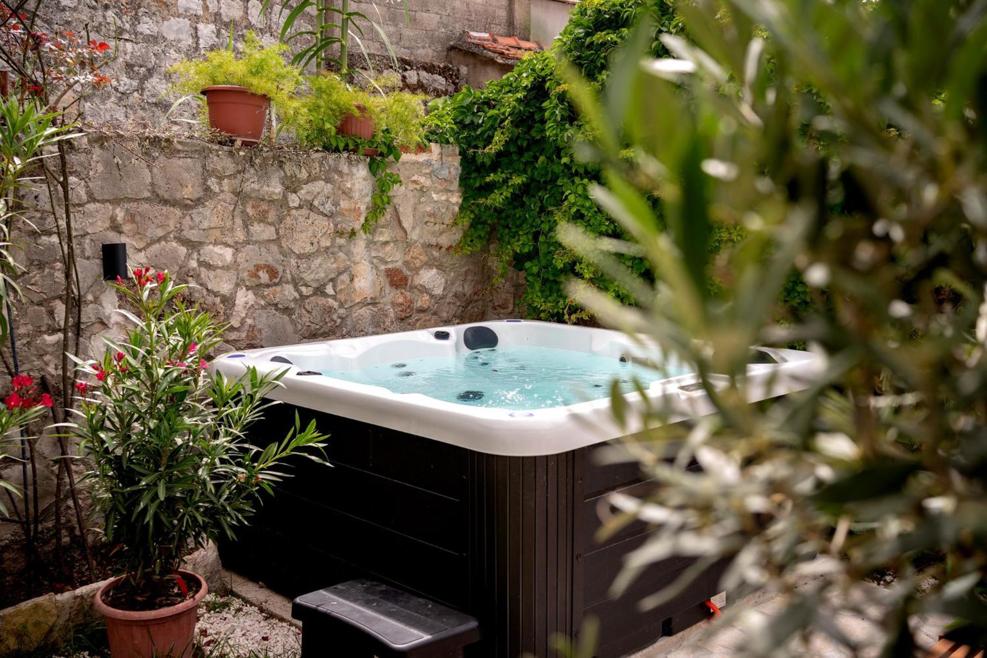 Holiday Home Skala With Hot Tub & Kala With Terrace Pitve エクステリア 写真