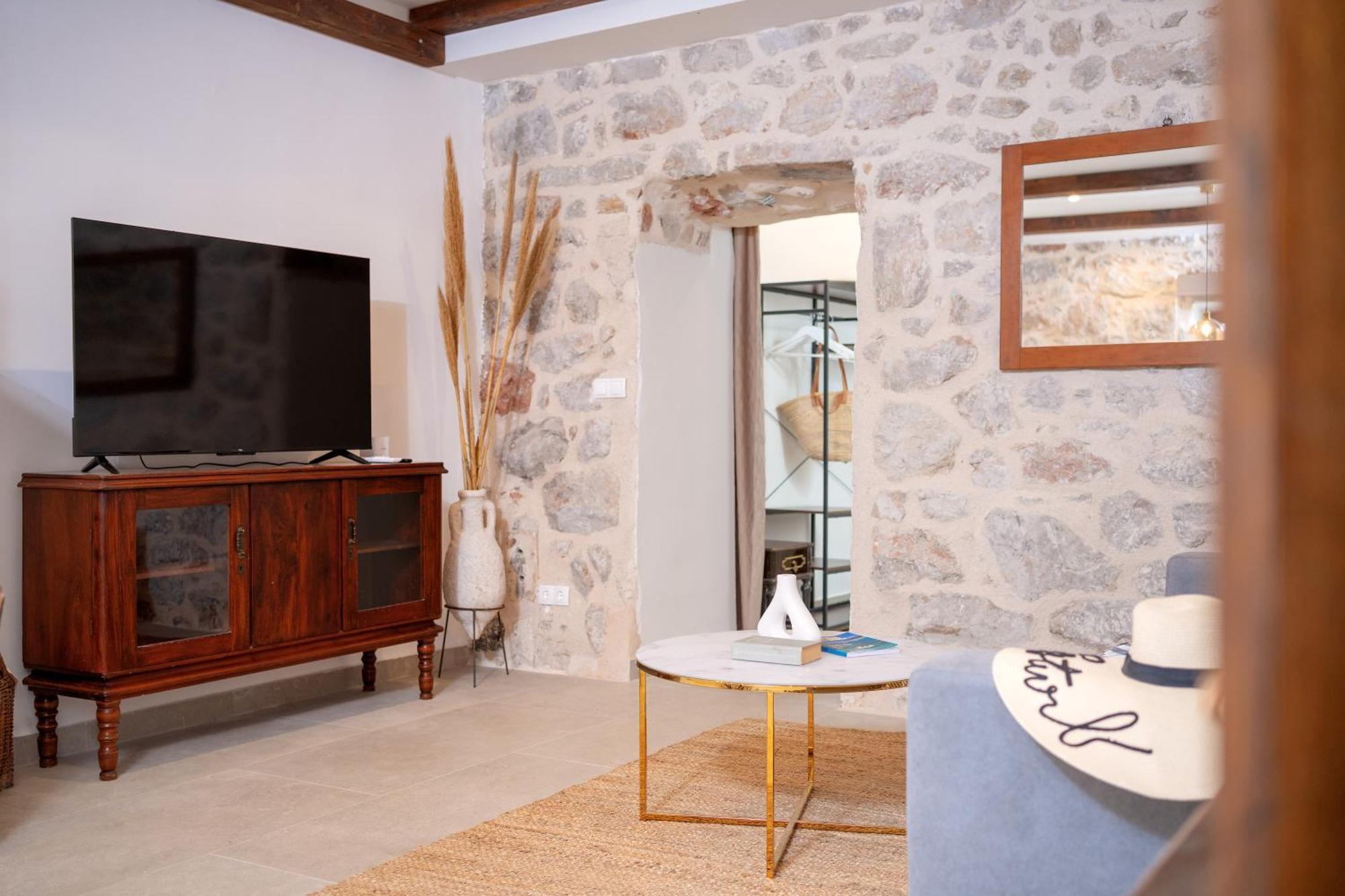 Holiday Home Skala With Hot Tub & Kala With Terrace Pitve エクステリア 写真