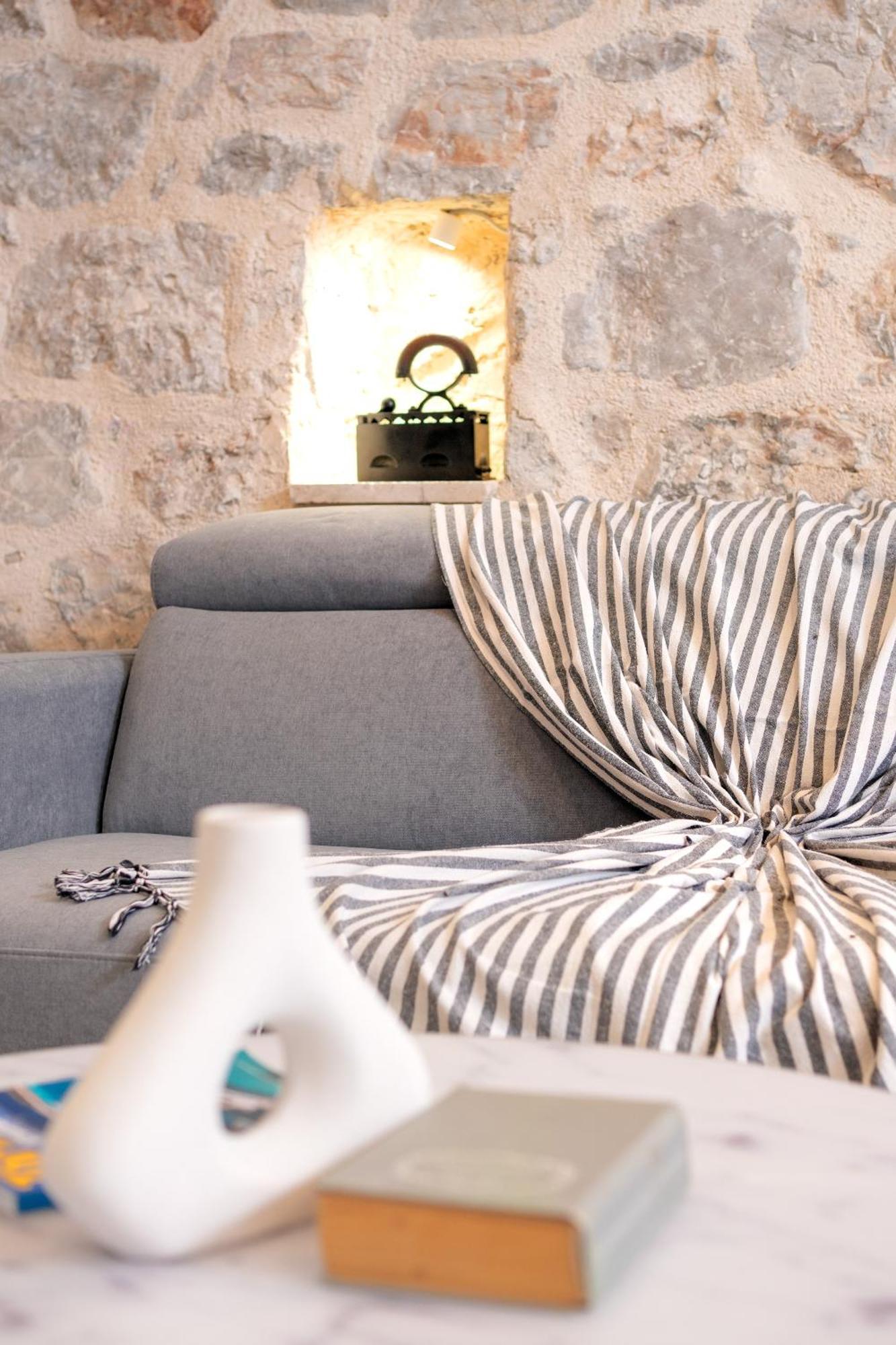 Holiday Home Skala With Hot Tub & Kala With Terrace Pitve エクステリア 写真