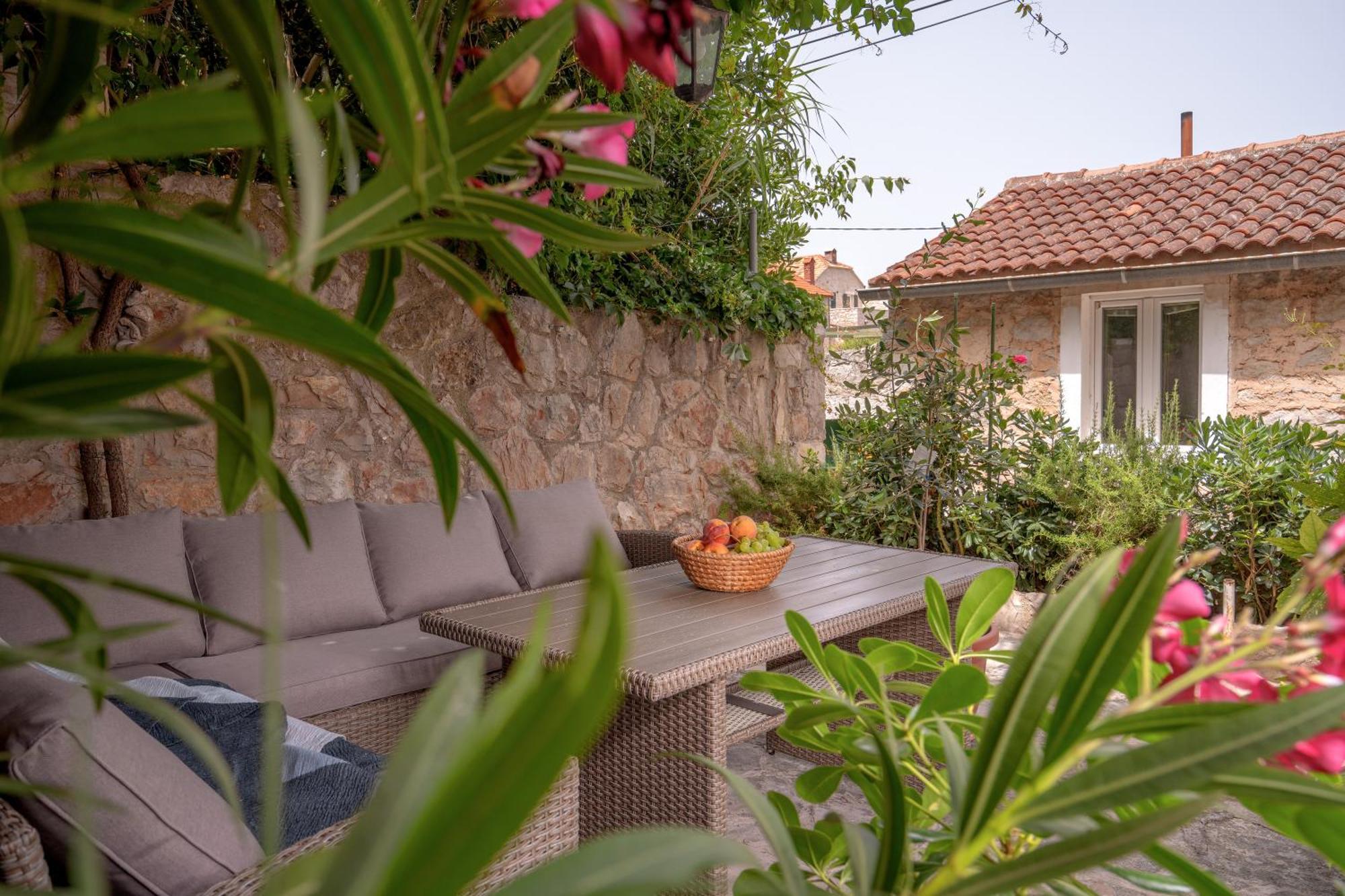 Holiday Home Skala With Hot Tub & Kala With Terrace Pitve エクステリア 写真