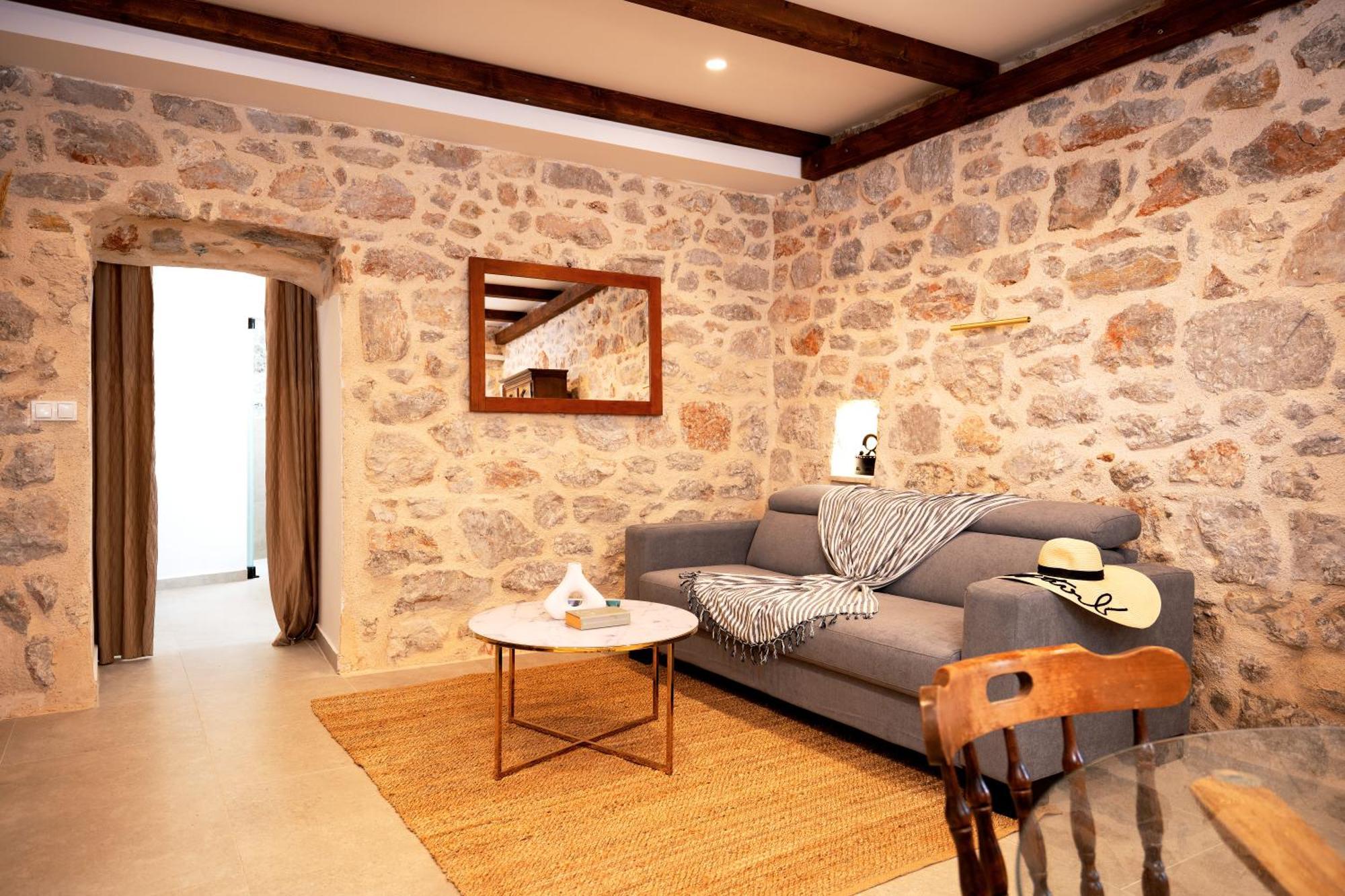 Holiday Home Skala With Hot Tub & Kala With Terrace Pitve エクステリア 写真